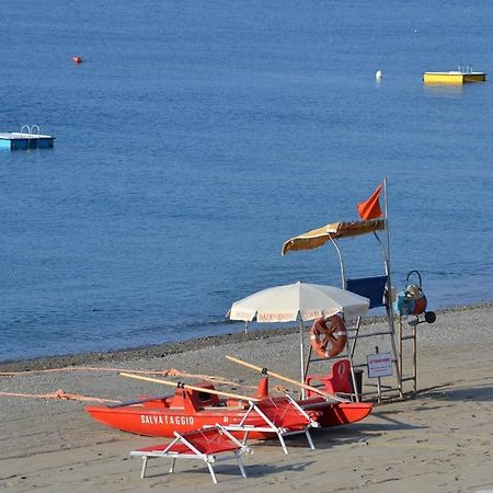 Savona Magnifico Sole Mare 150 M Wifi Climatcontrol Apartamento Exterior foto