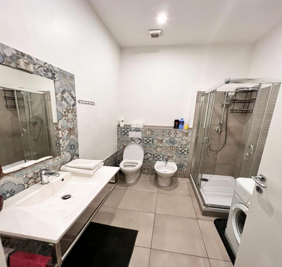 Savona Magnifico Sole Mare 150 M Wifi Climatcontrol Apartamento Exterior foto