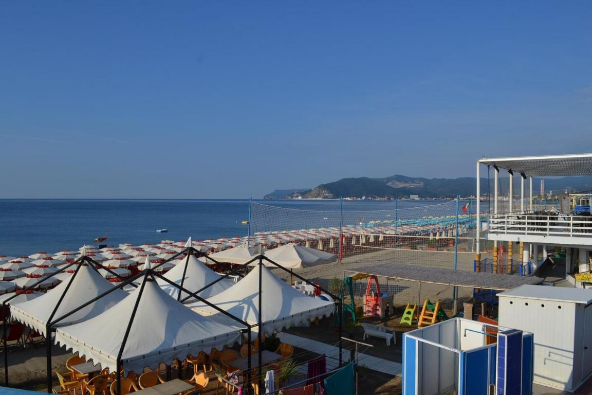 Savona Magnifico Sole Mare 150 M Wifi Climatcontrol Apartamento Exterior foto